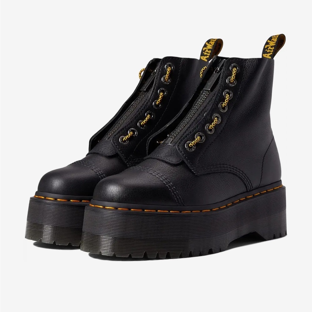 Doc Martens Sinclair Boots - Sz 8 / Almost New